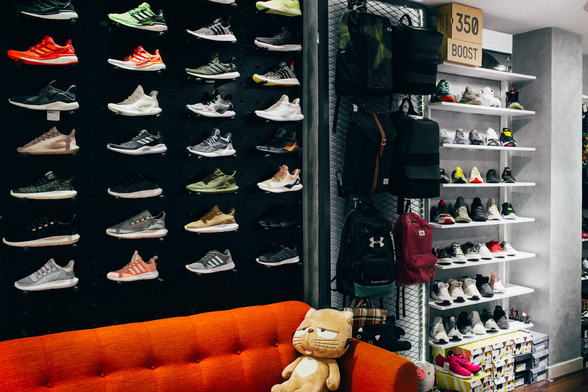 TOP 10 SHOP BÁN GIÀY SNEAKER NỔI TIẾNG NHẤT TẠI TP HCM